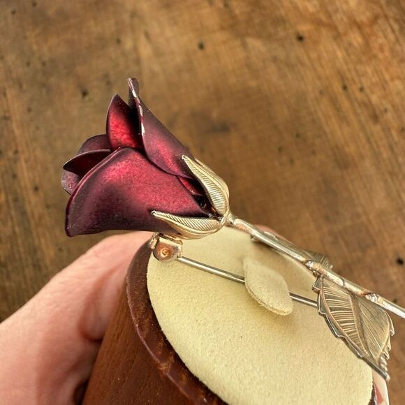 Vintage Unsigned Ruby Red Rose Pin Brooch Gold Tone 3” - Picture 5 of 10